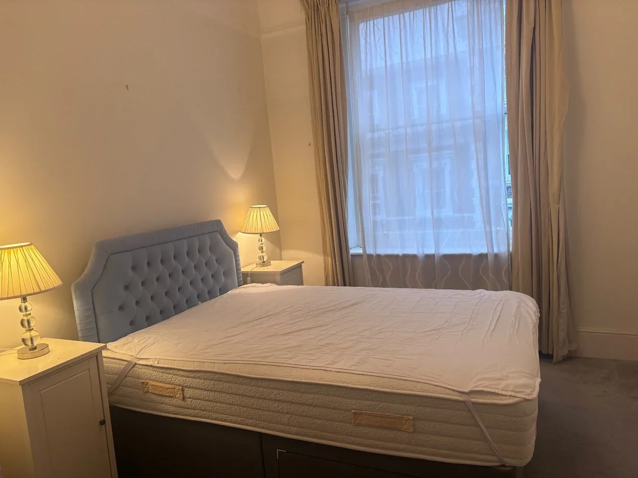 Flat Hogarth Road in Greater London
