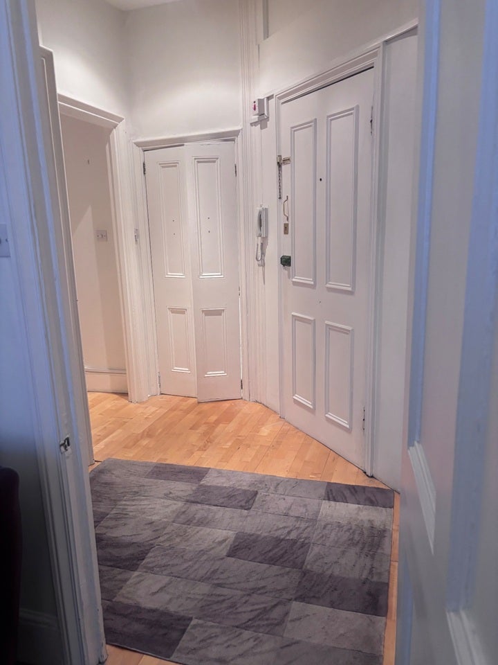 Flat Hogarth Road in Greater London