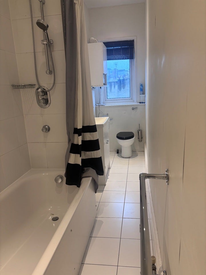 Flat Hogarth Road in Greater London