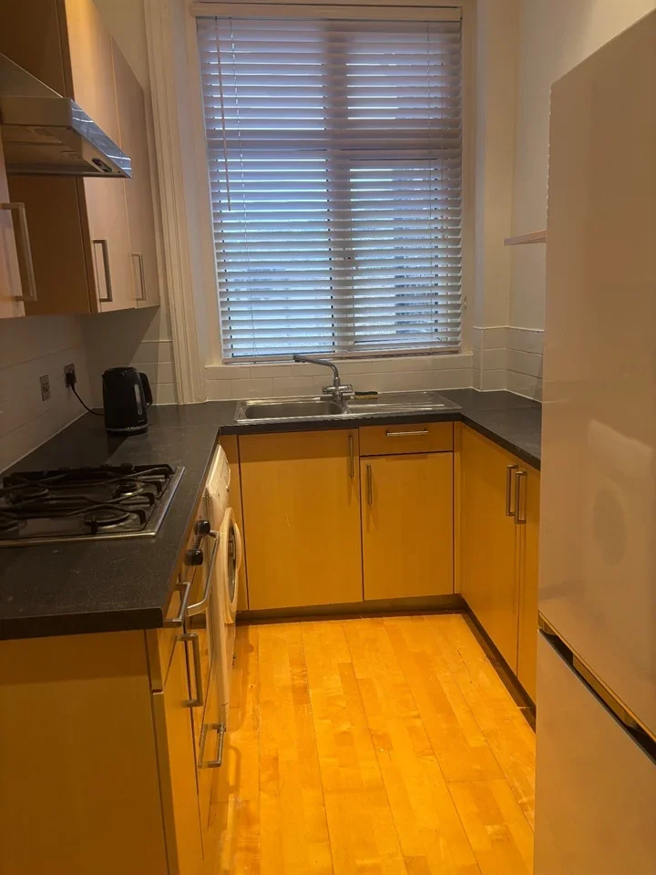 Flat Hogarth Road in Greater London