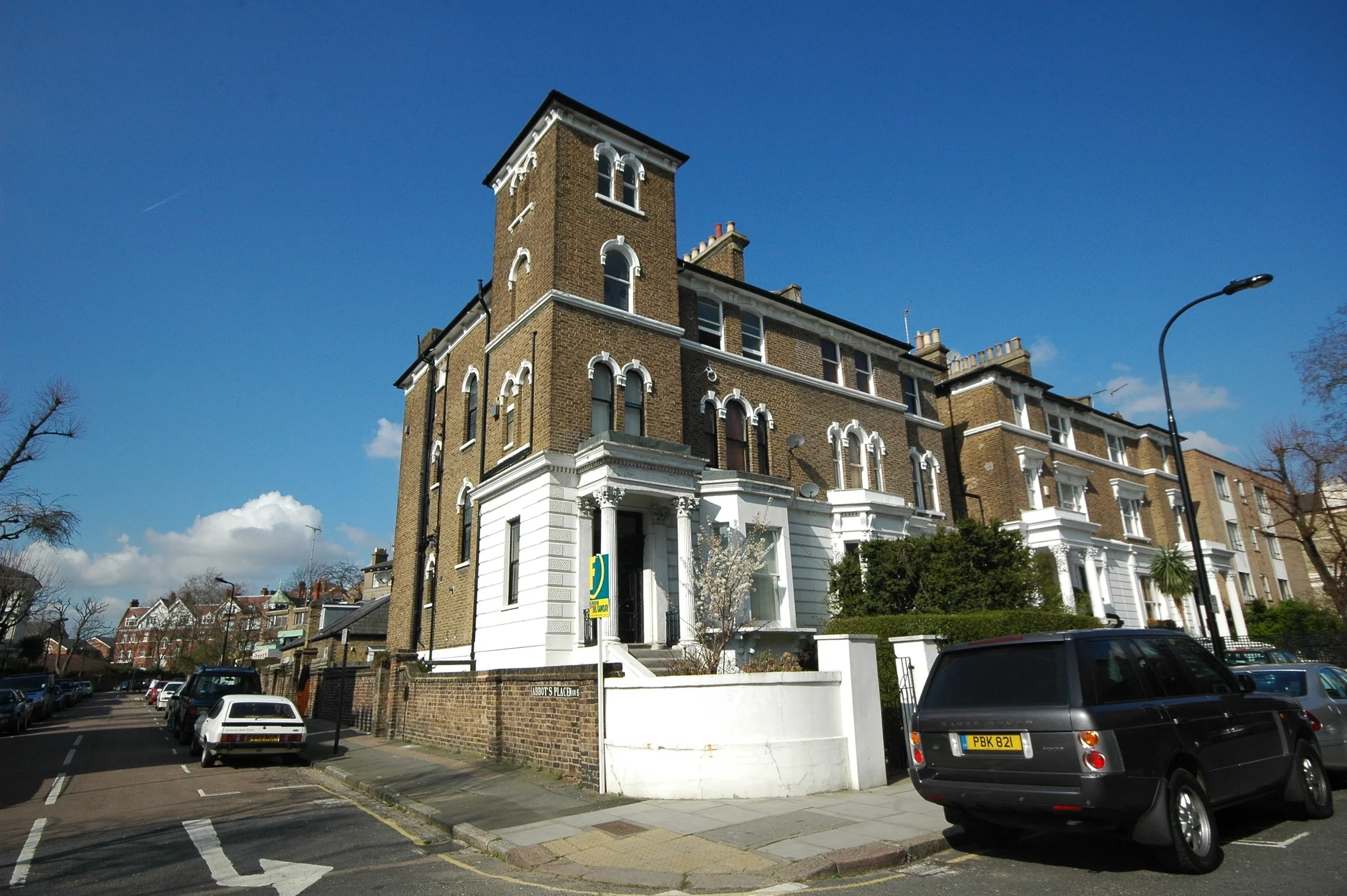 Flat Abbot's Place in Greater London
