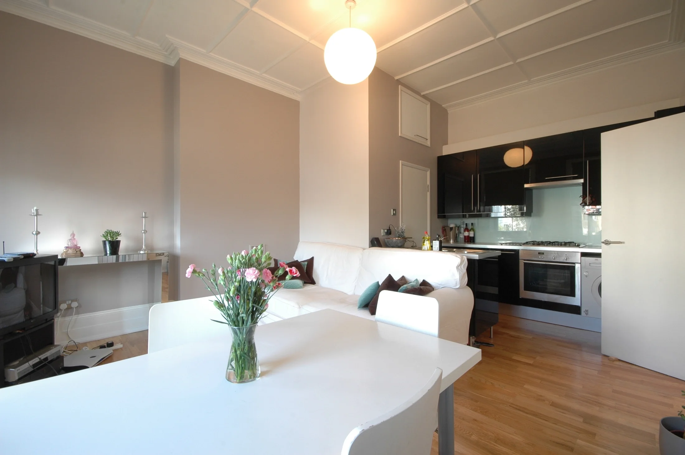 Flat Abbot's Place in Greater London