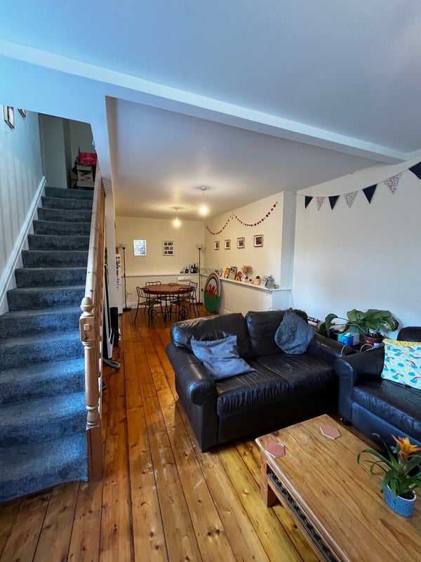 Room Kincraig Street in Cardiff