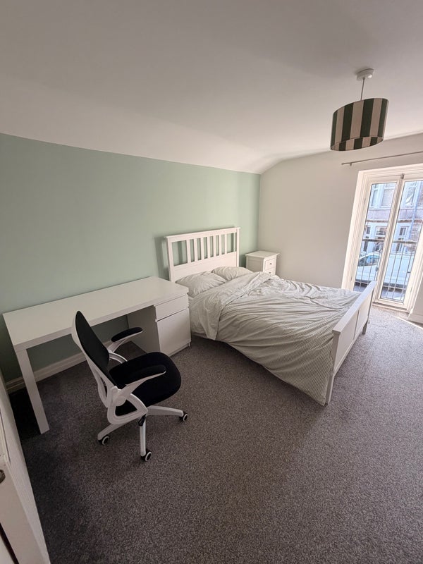 Room Kincraig Street in Cardiff