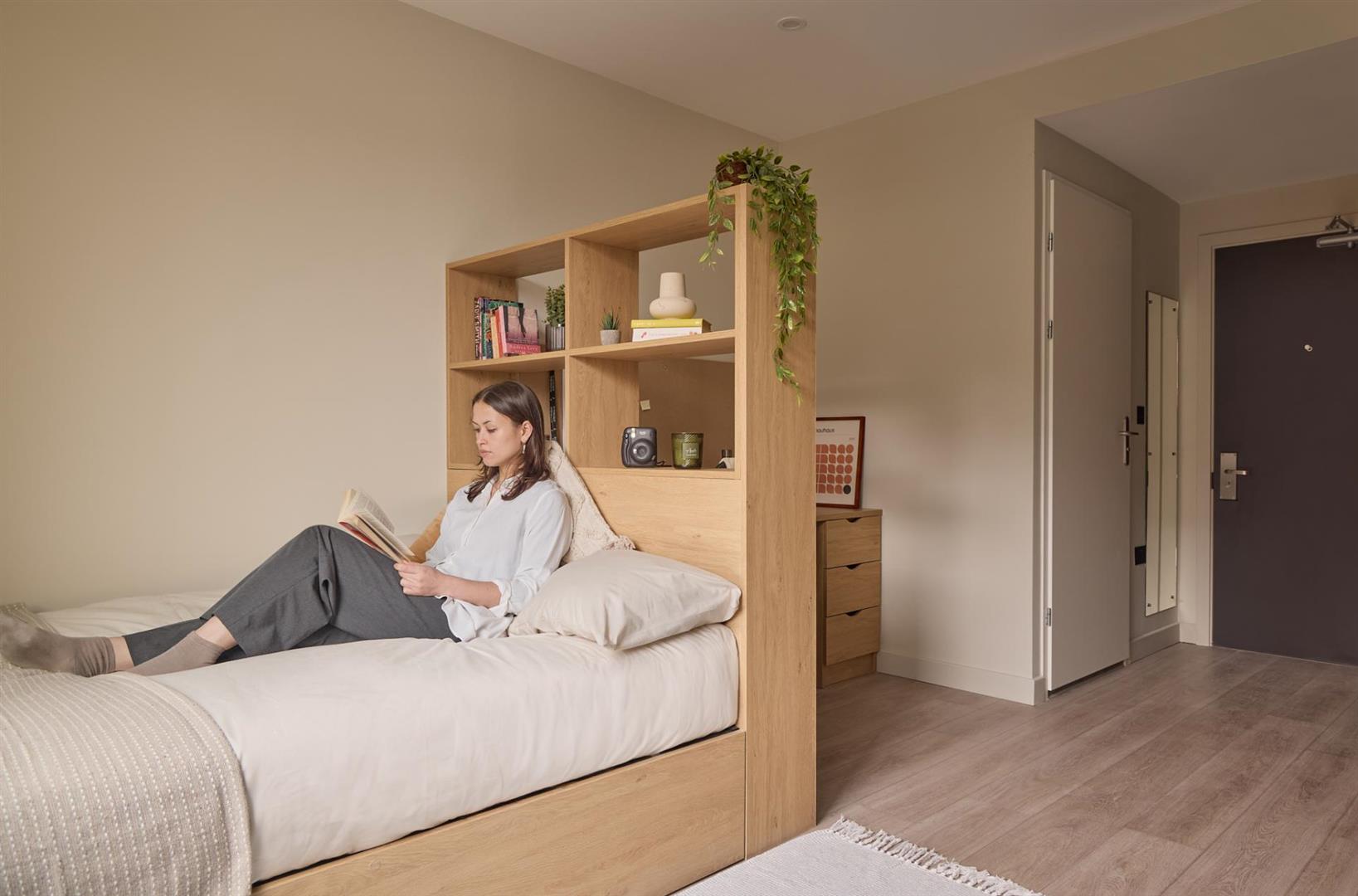 Room Hallsville Road in Greater London