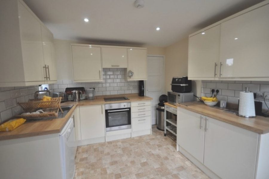 House Stonebridge Close in Marlborough