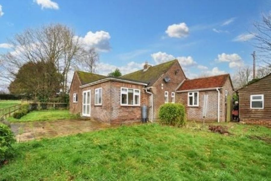 House Stonebridge Close in Marlborough