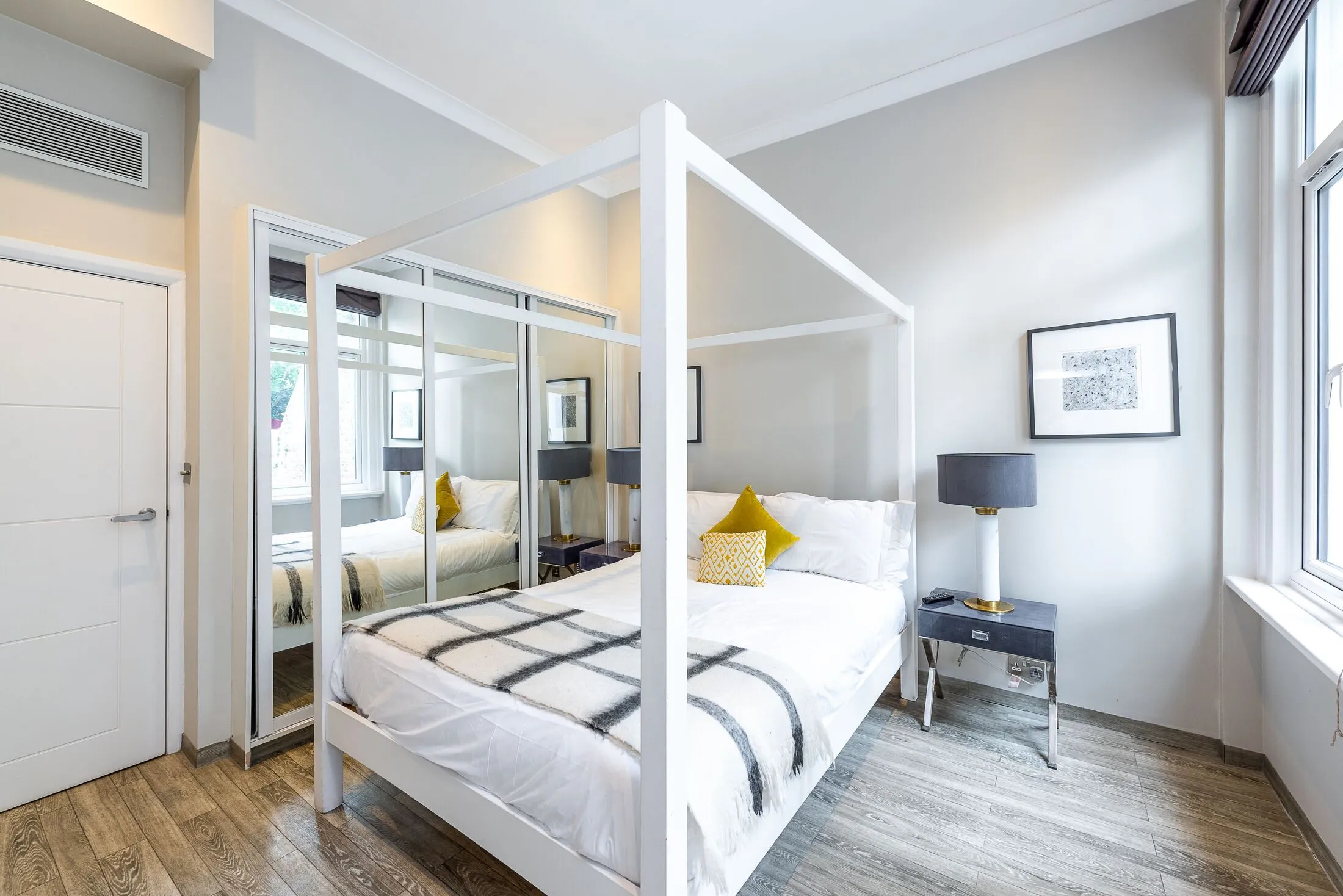 Flat Eardley Crescent in Greater London