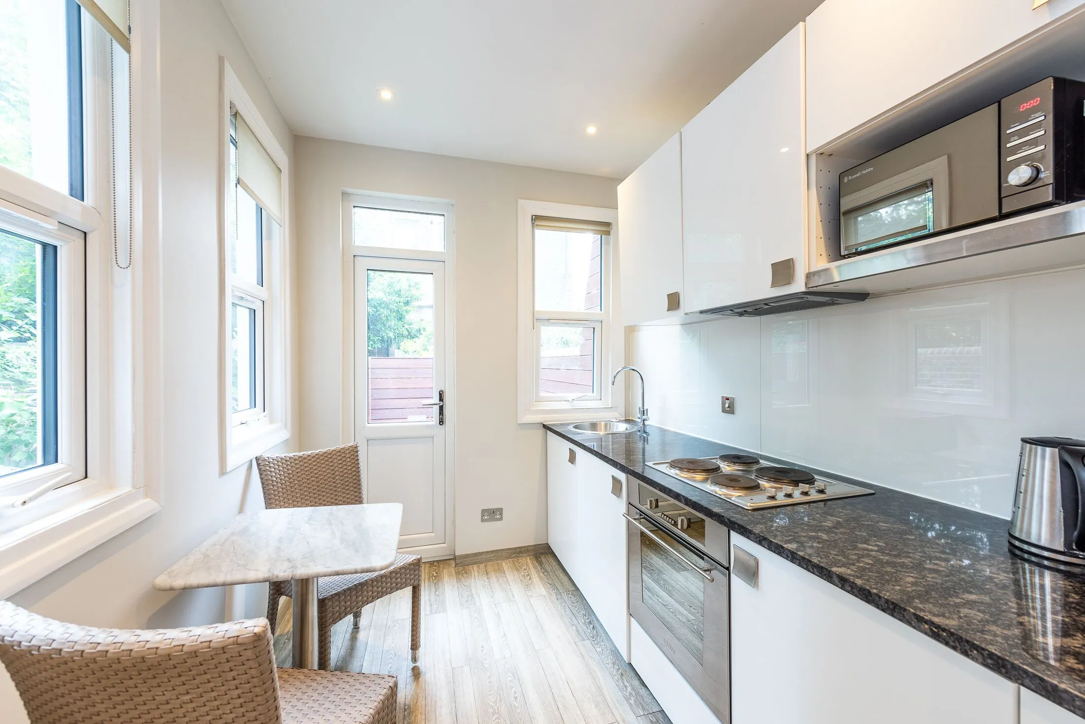 Flat Eardley Crescent in Greater London