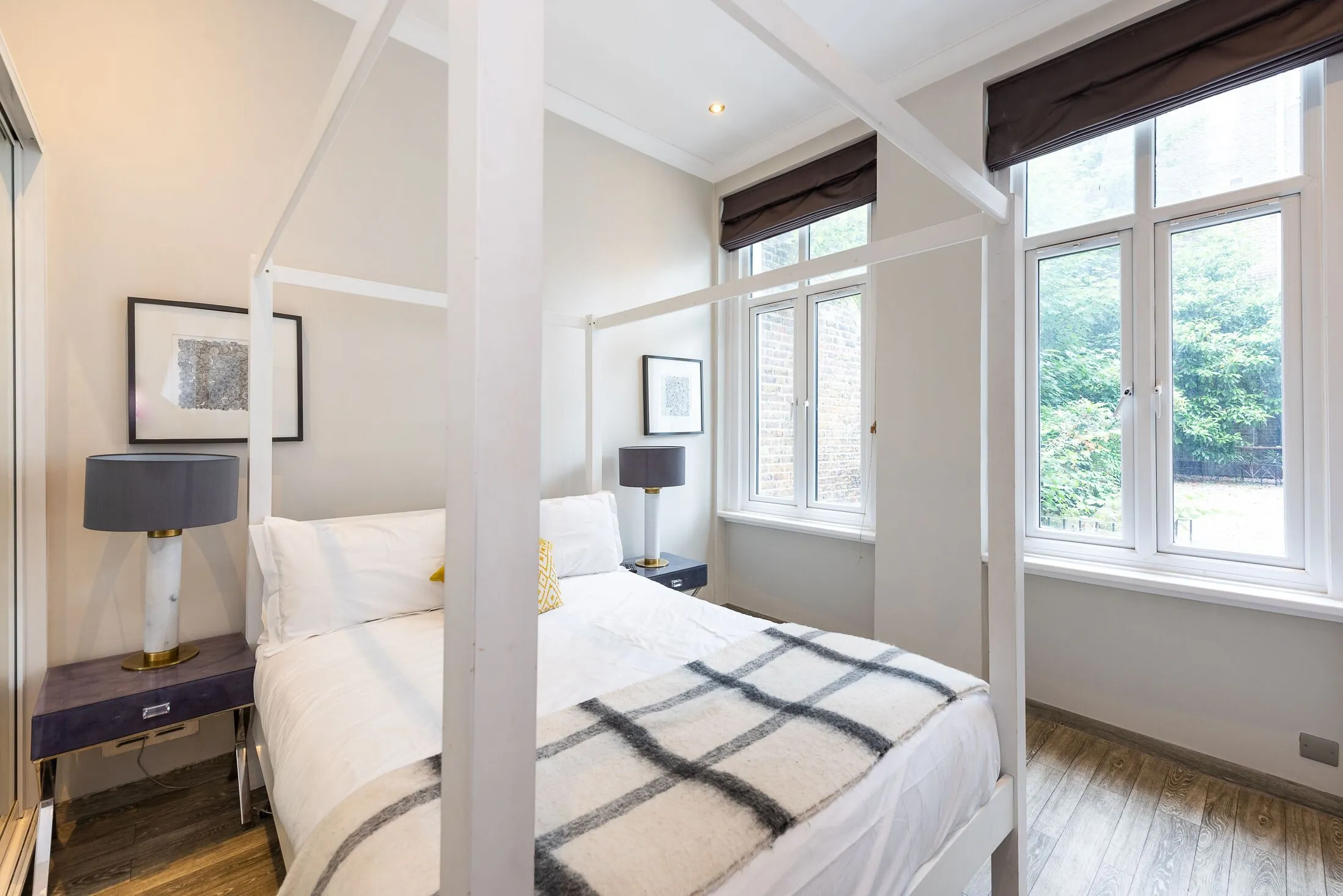 Flat Eardley Crescent in Greater London