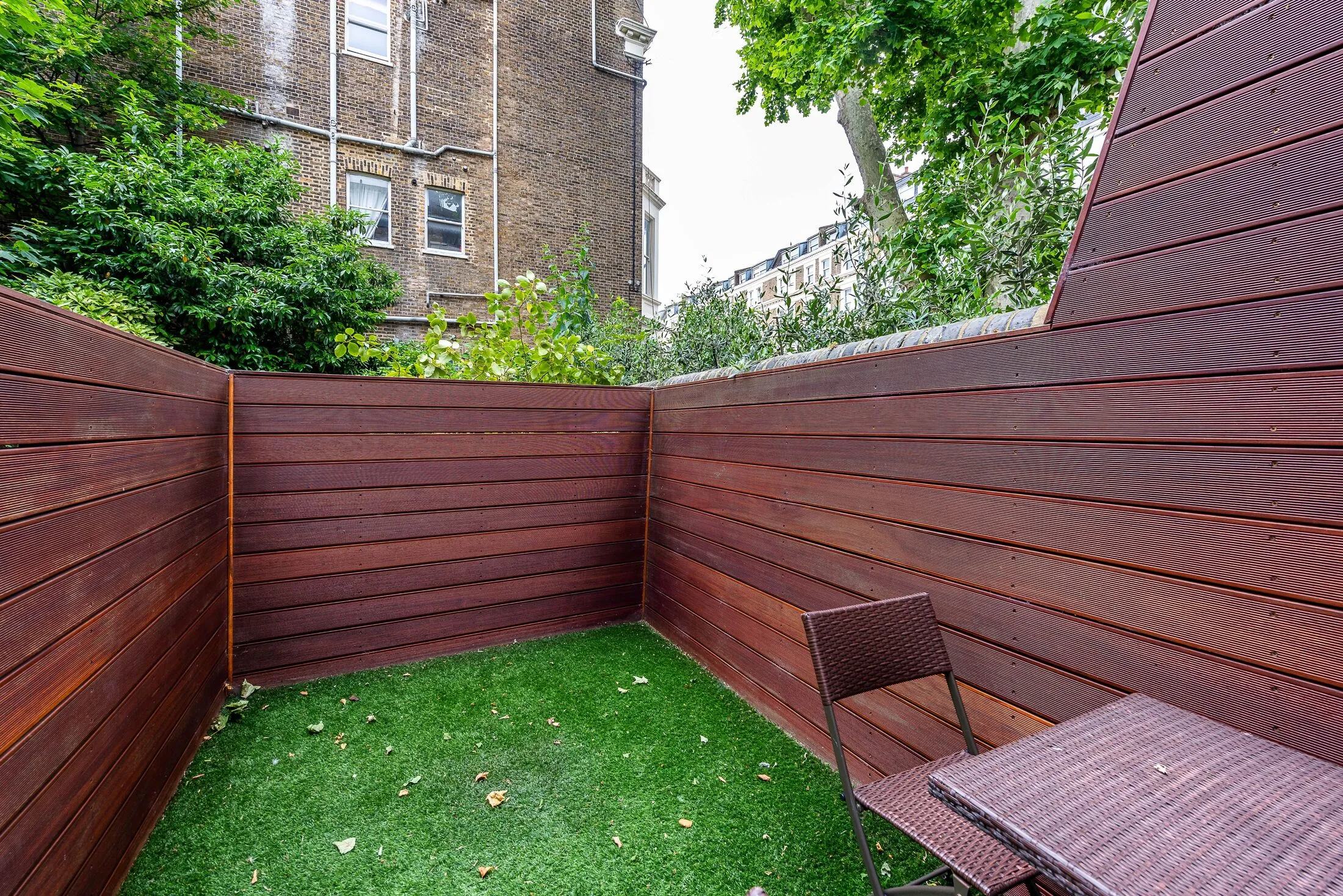 Flat Eardley Crescent in Greater London