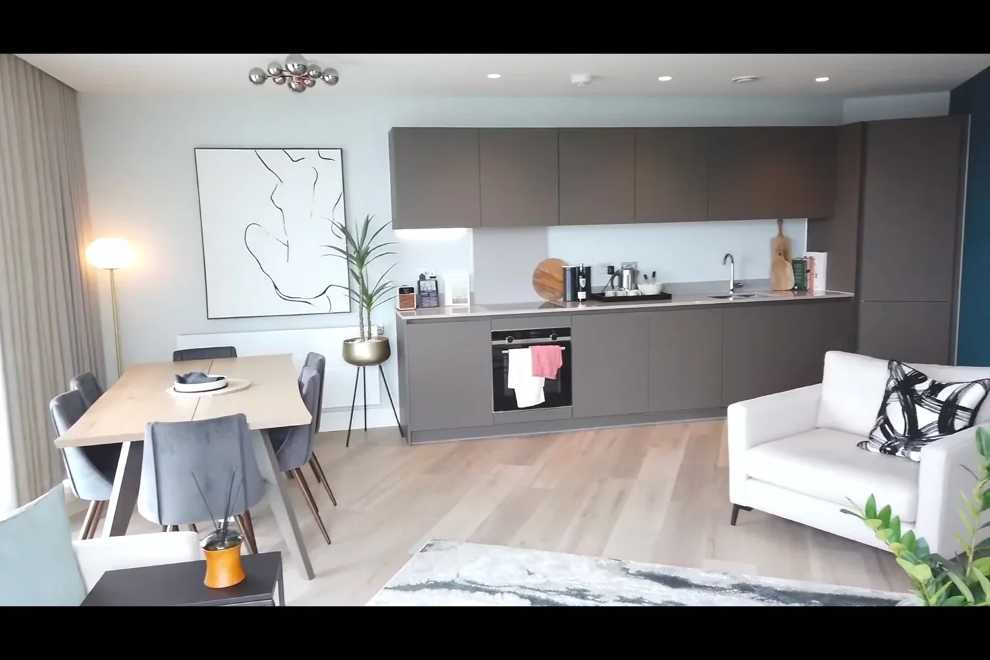 Flat Daneland Walk in Greater London