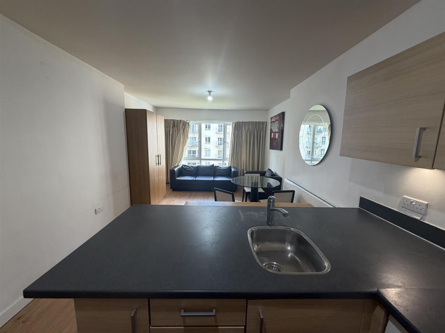 Flat Boulevard Drive in Greater London