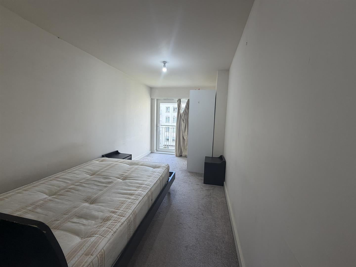 Flat Boulevard Drive in Greater London