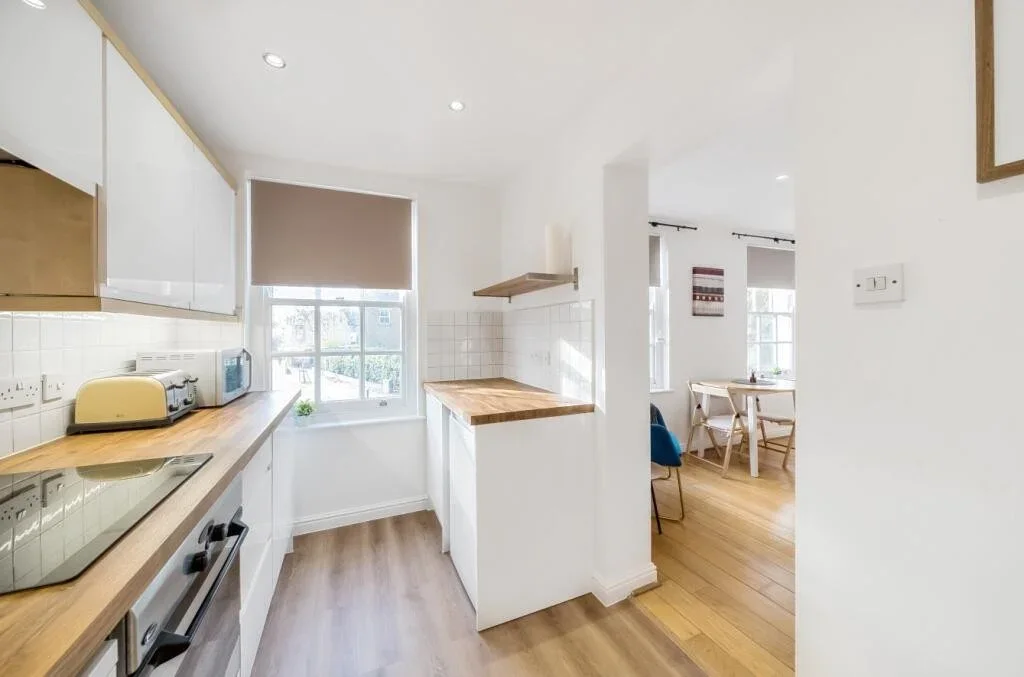 Flat Grange Road in Greater London