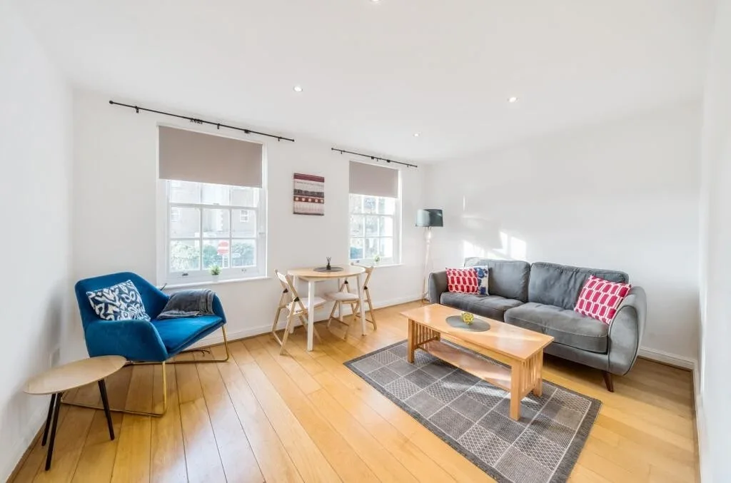 Flat Grange Road in Greater London