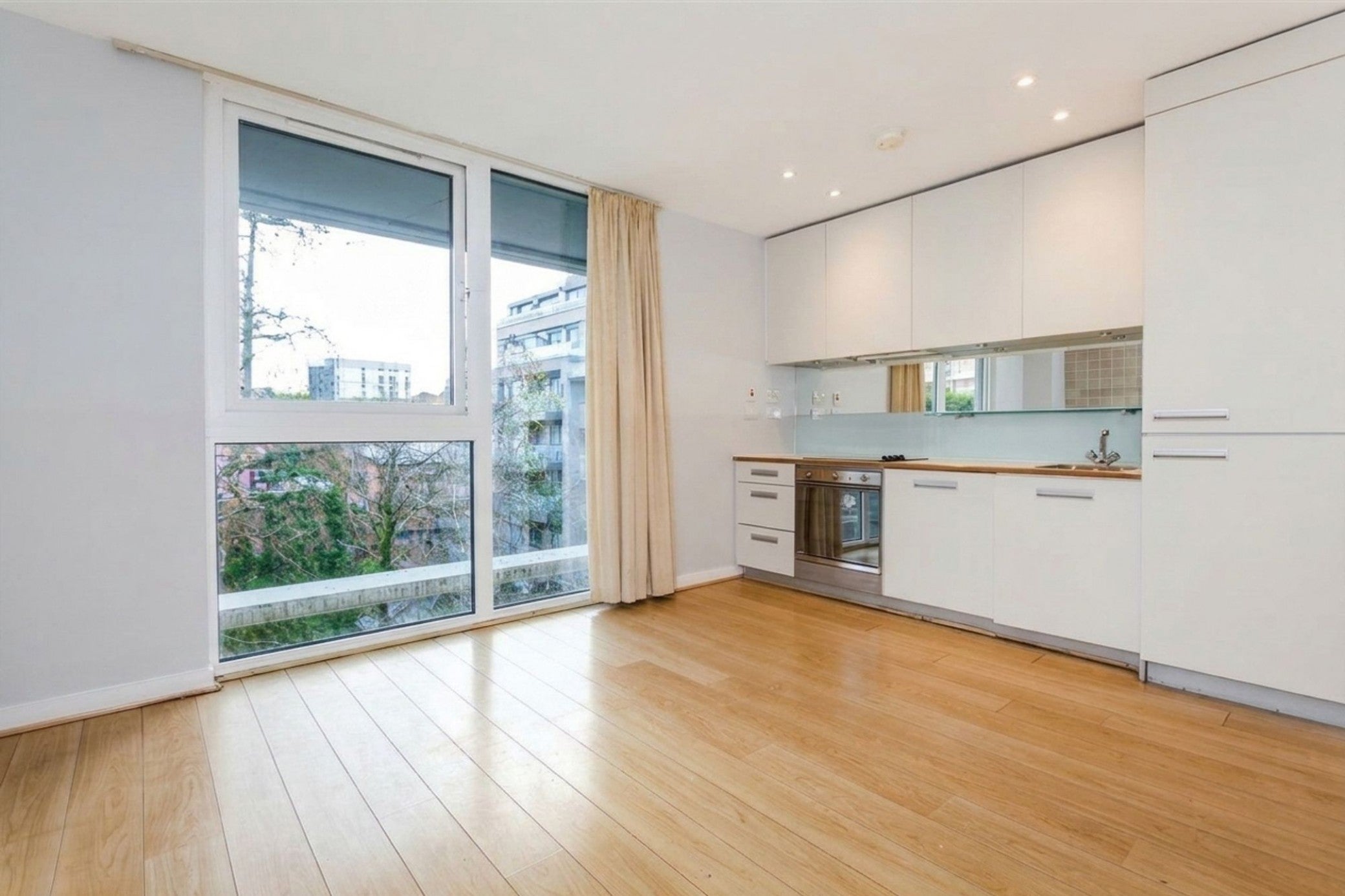 Flat New River Avenue in Greater London