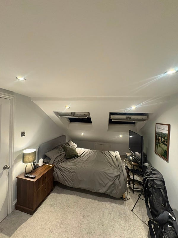 Room Corrance Road in Greater London