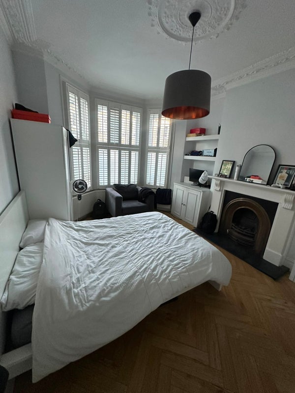 Room Corrance Road in Greater London