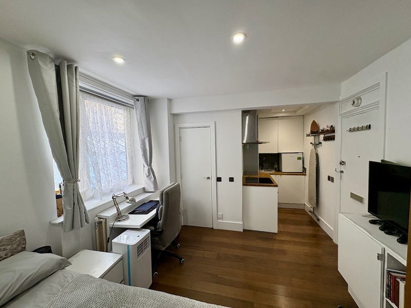 Flat Lucan Place in Greater London