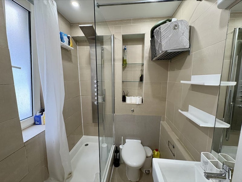 Flat Lucan Place in Greater London