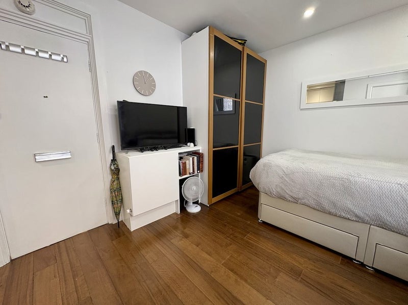 Flat Lucan Place in Greater London