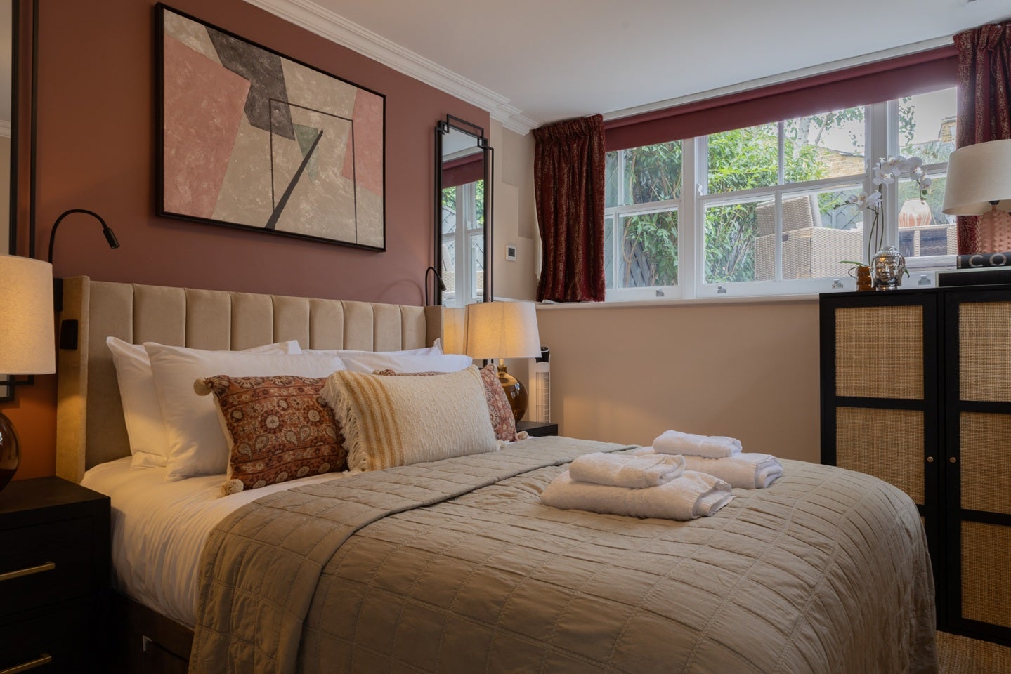 Flat Lyndhurst Grove in Greater London