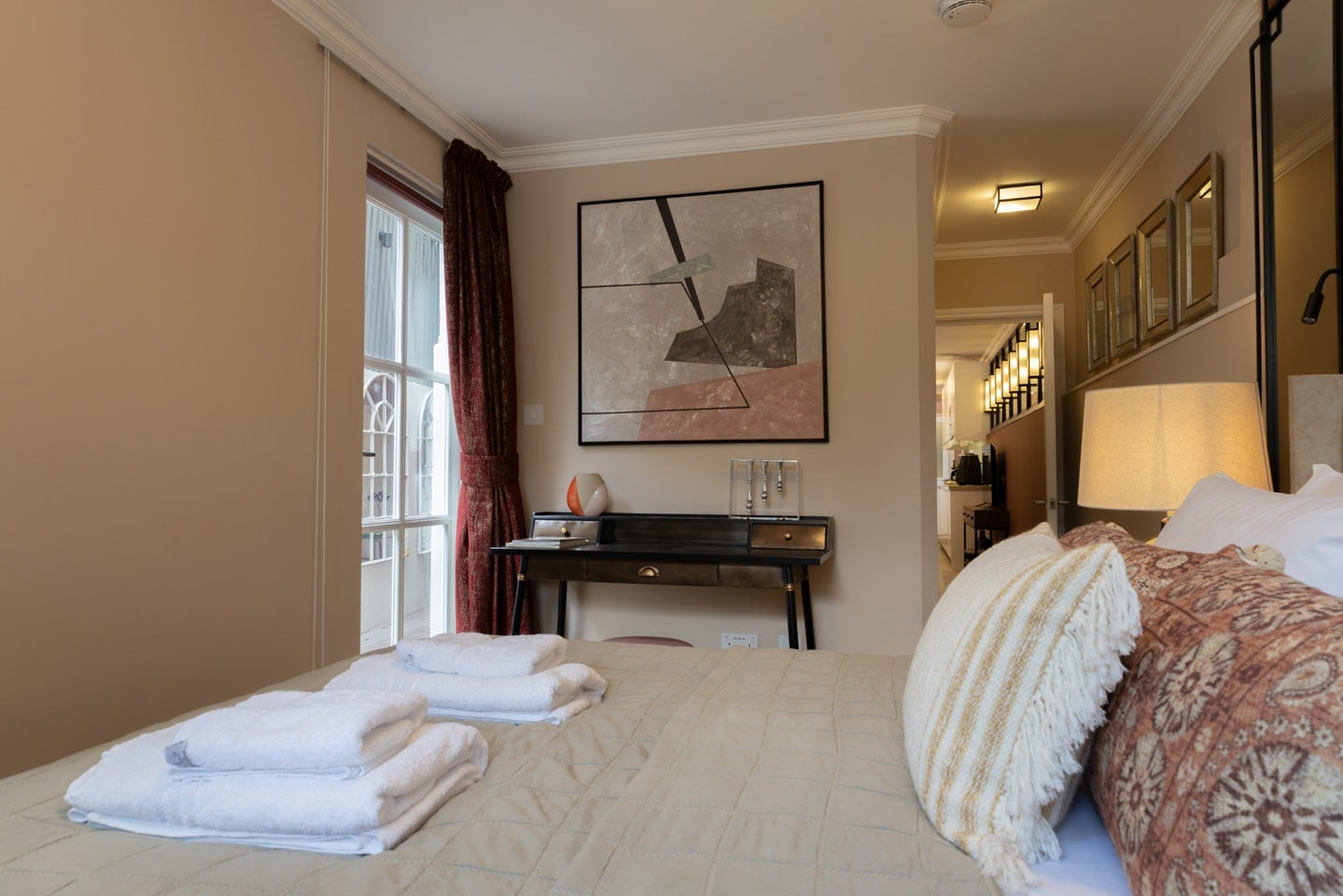 Flat Lyndhurst Grove in Greater London