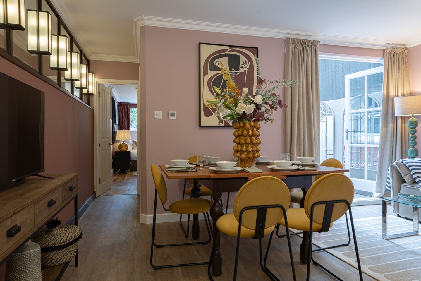 Flat Lyndhurst Grove in Greater London