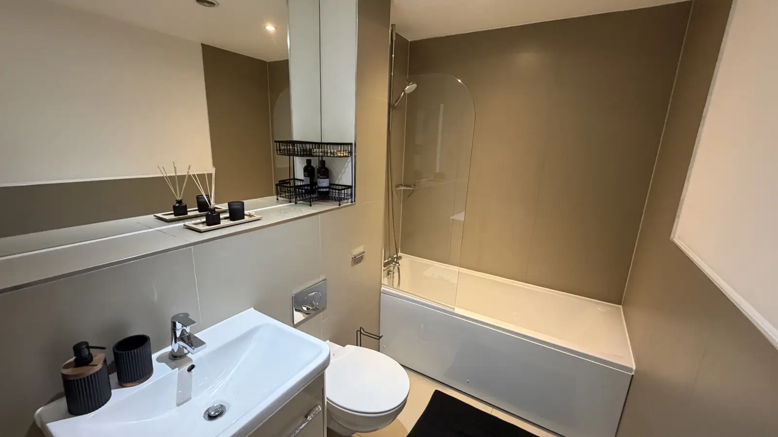 Flat Wellesley Road in Greater London