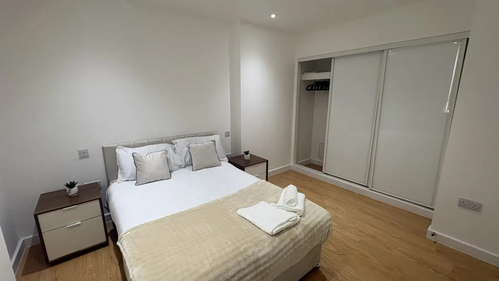 Flat Wellesley Road in Greater London