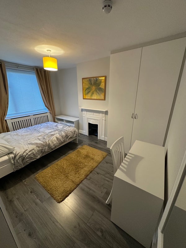 Room Northfield Avenue in Greater London