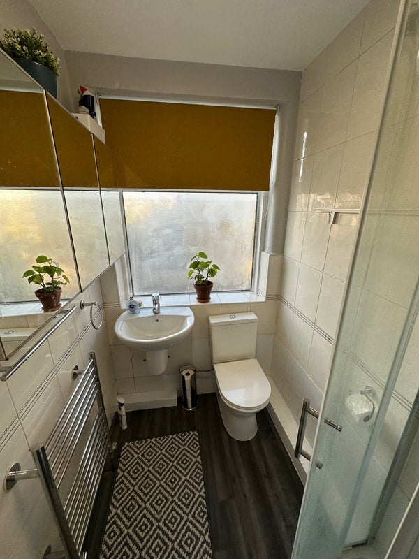 Room Northfield Avenue in Greater London