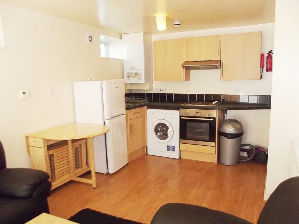 Flat Birchfields Road in Manchester