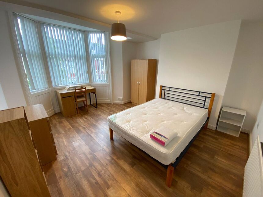 Flat Helmsley Road in Newcastle upon Tyne