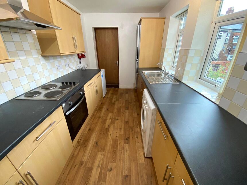 Flat Helmsley Road in Newcastle upon Tyne