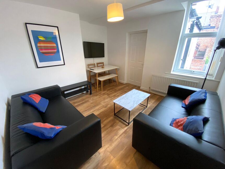Flat Helmsley Road in Newcastle upon Tyne