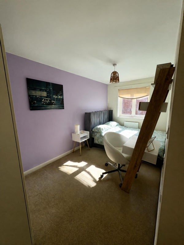 Room Ferney Hills Close in Walsall