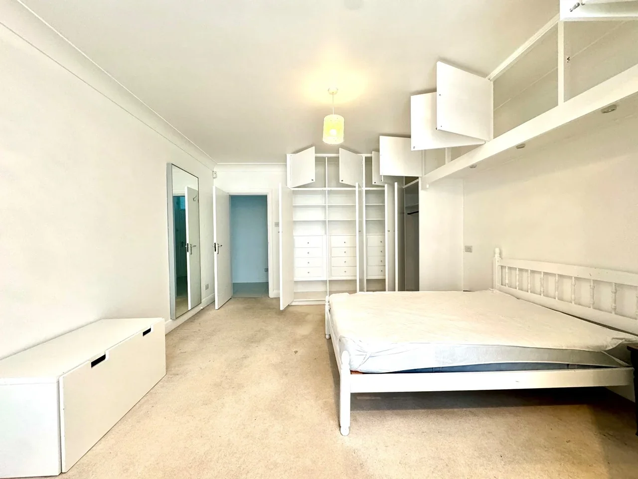 Room Alderman's Hill in Greater London