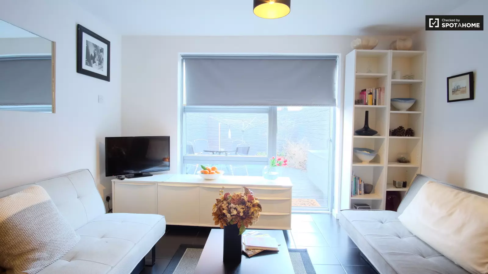 Flat Pelly Road in Greater London