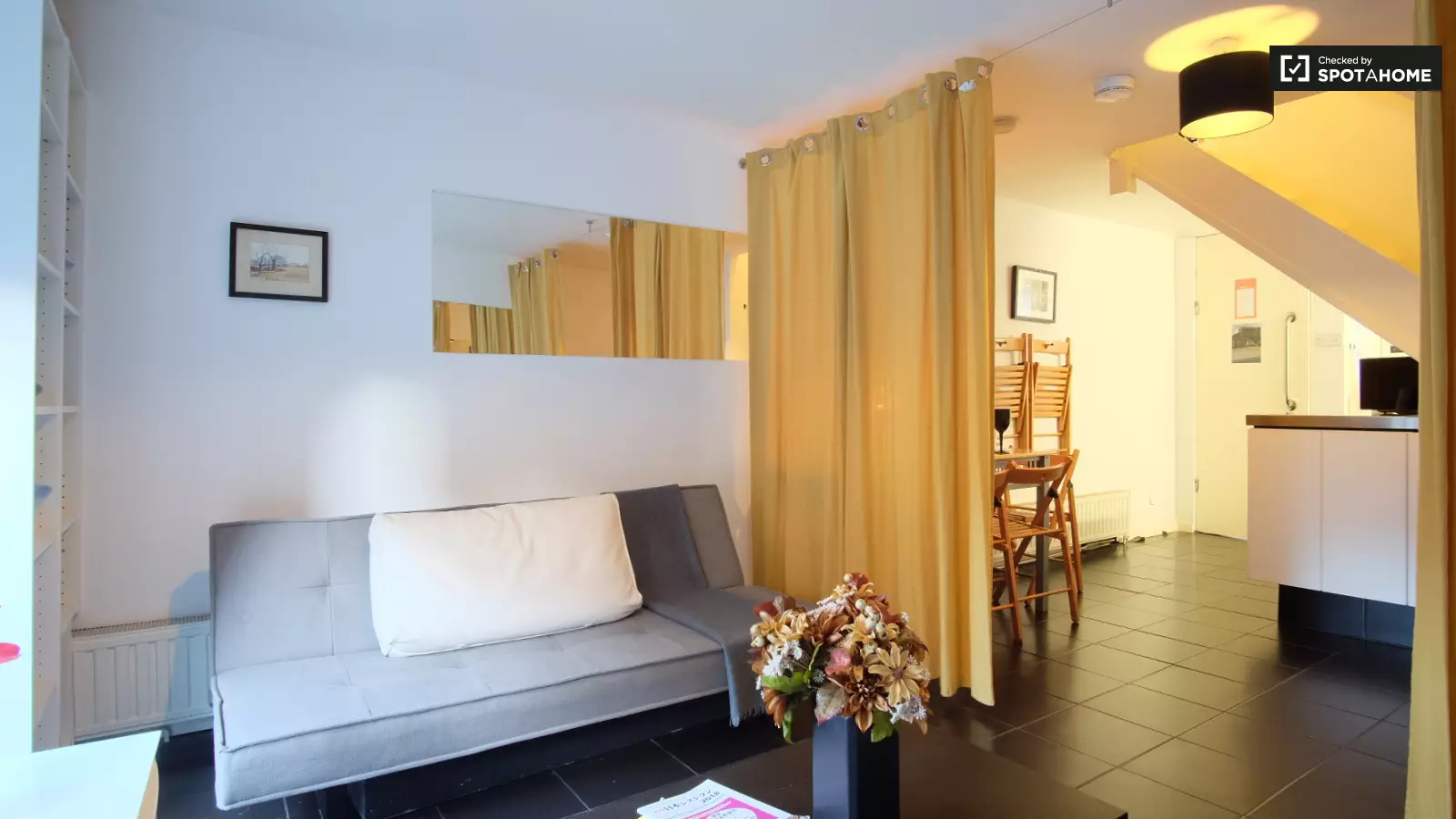 Flat Pelly Road in Greater London