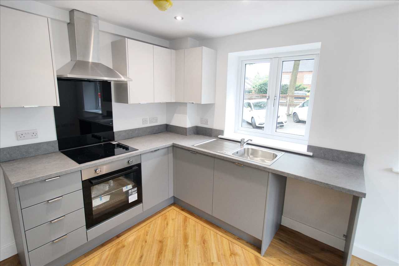 Flat Chewton Street in Eastwood
