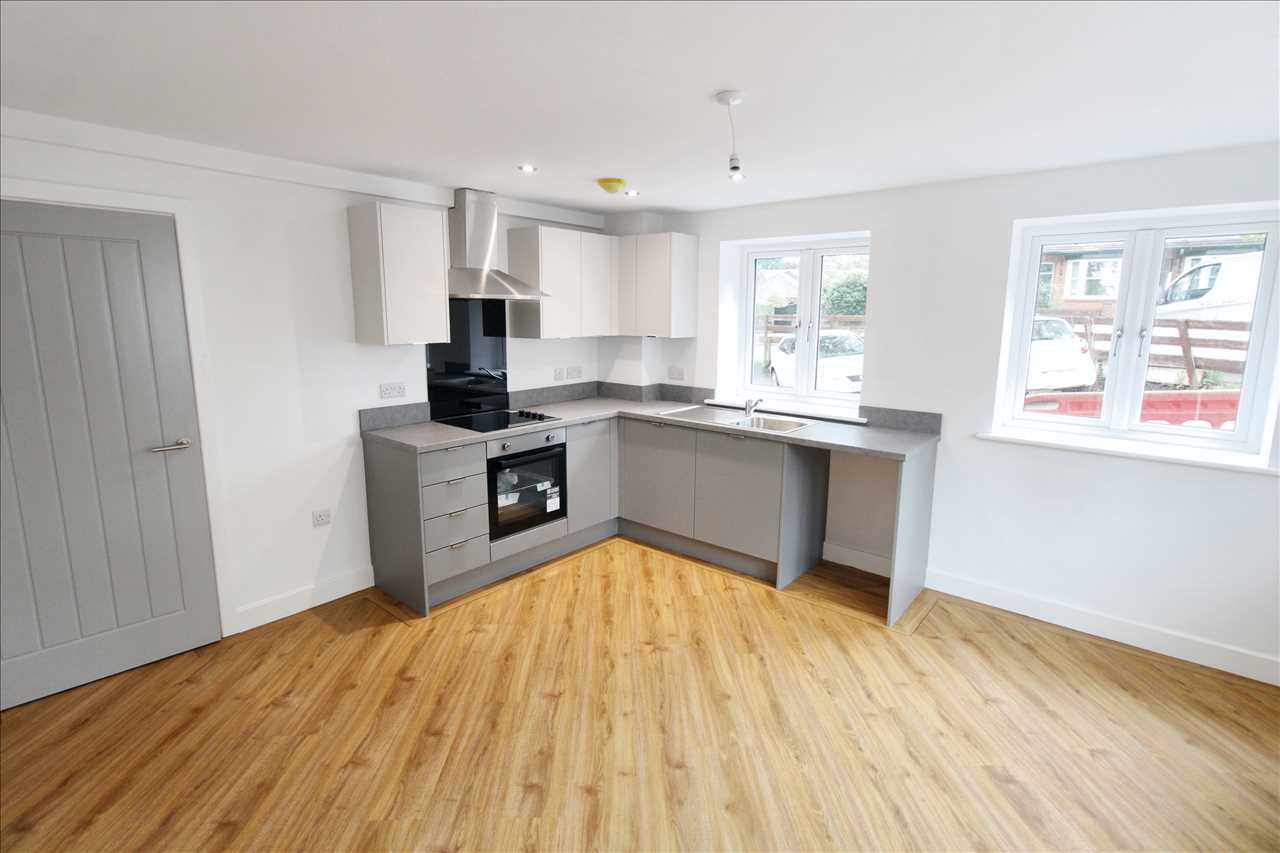 Flat Chewton Street in Eastwood