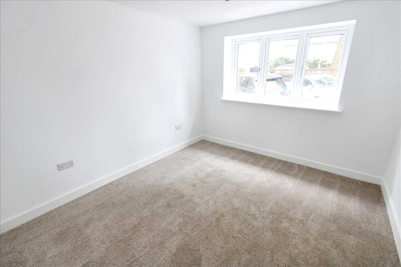 Flat Chewton Street in Eastwood