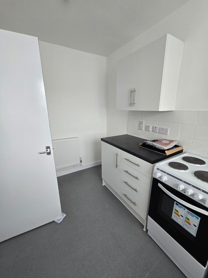 Flat Findhorn Street in Greater London