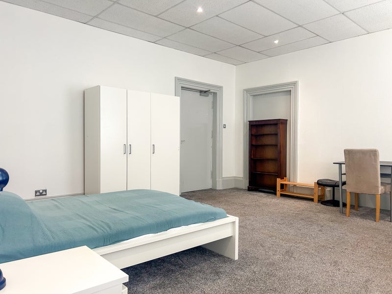 Room West Cliff in Preston