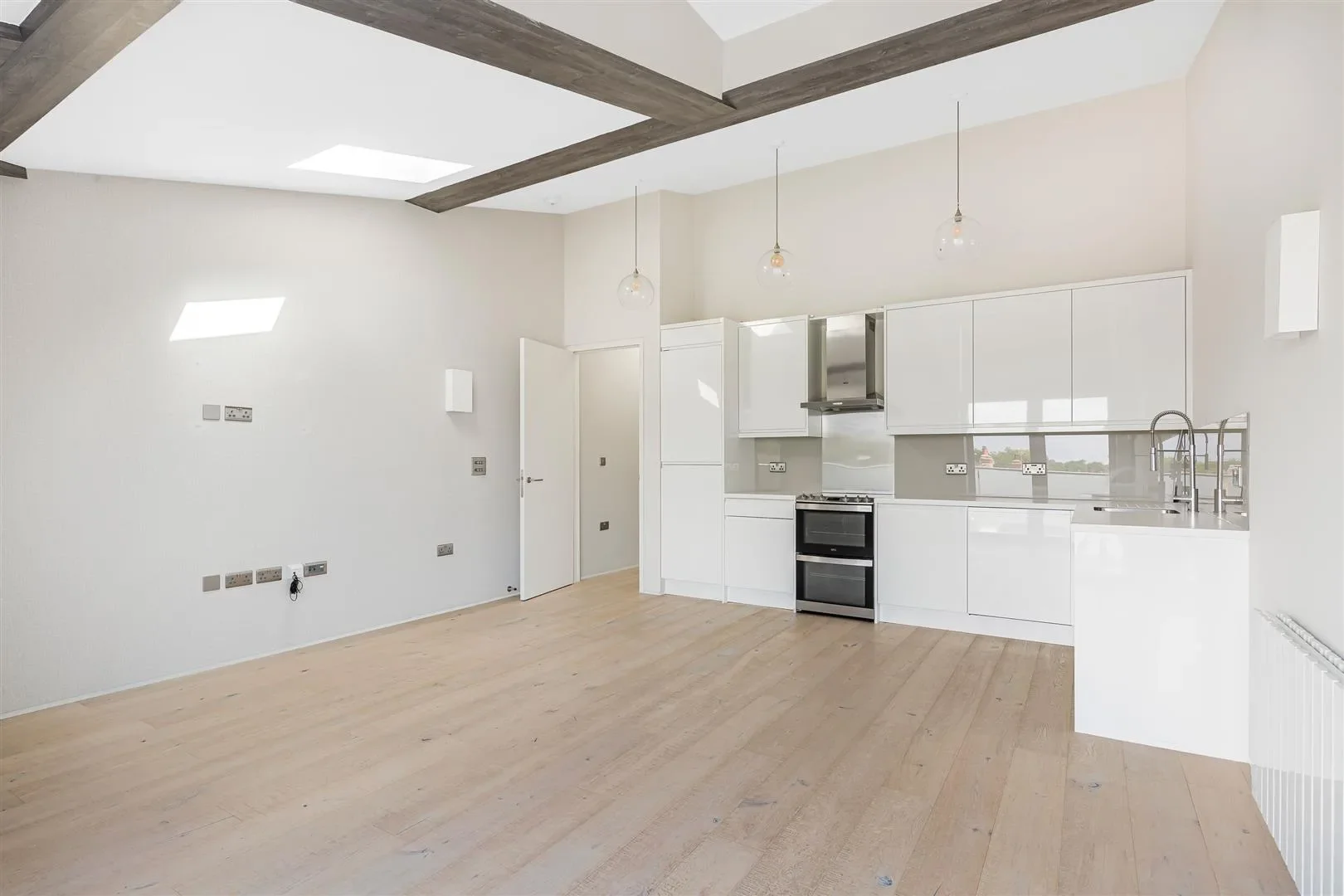 Flat Lambton Road in Greater London