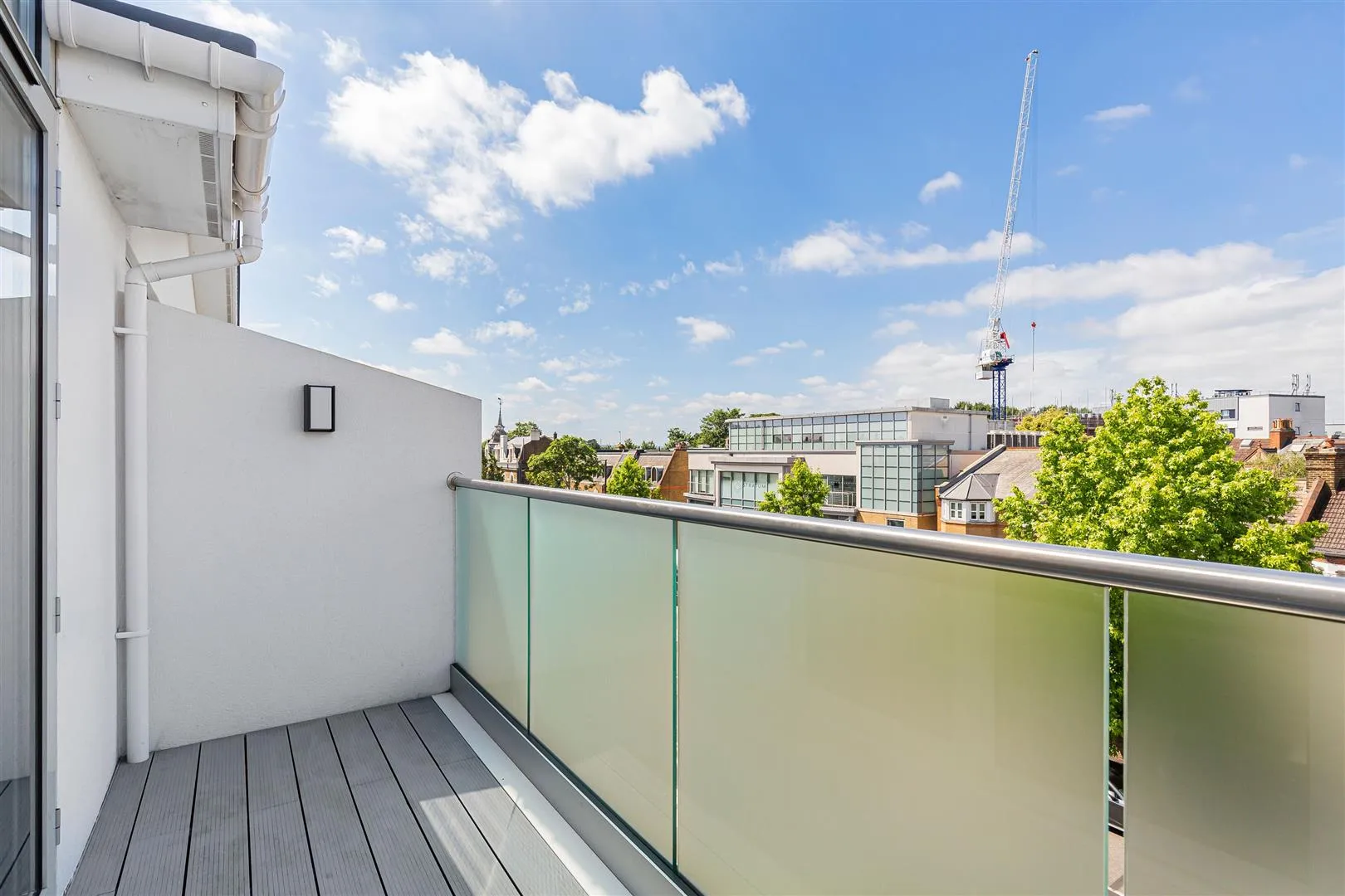 Flat Lambton Road in Greater London