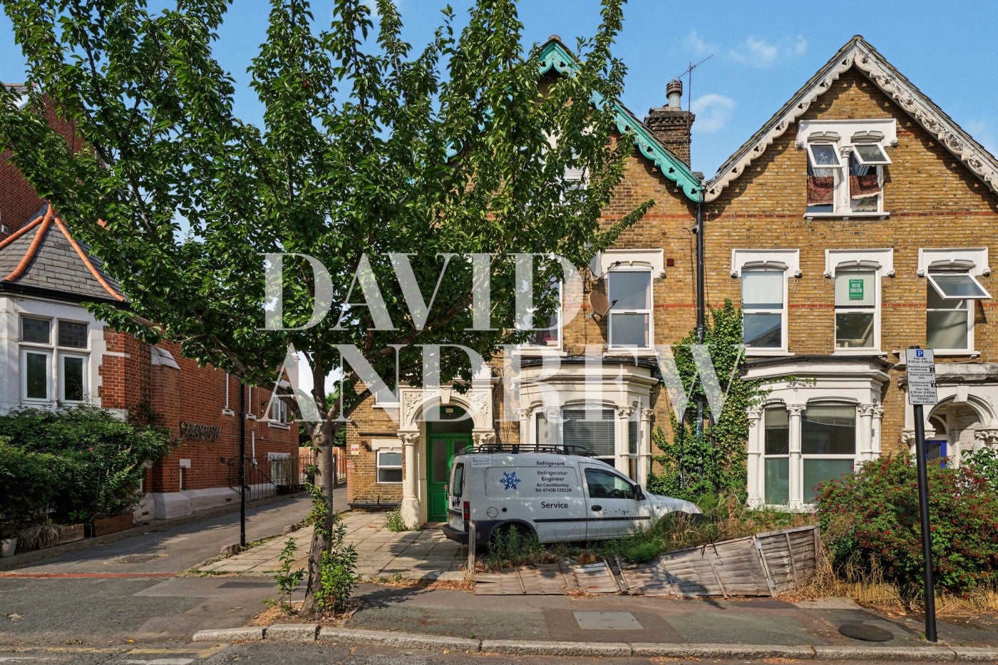 Flat Victoria Road in Greater London