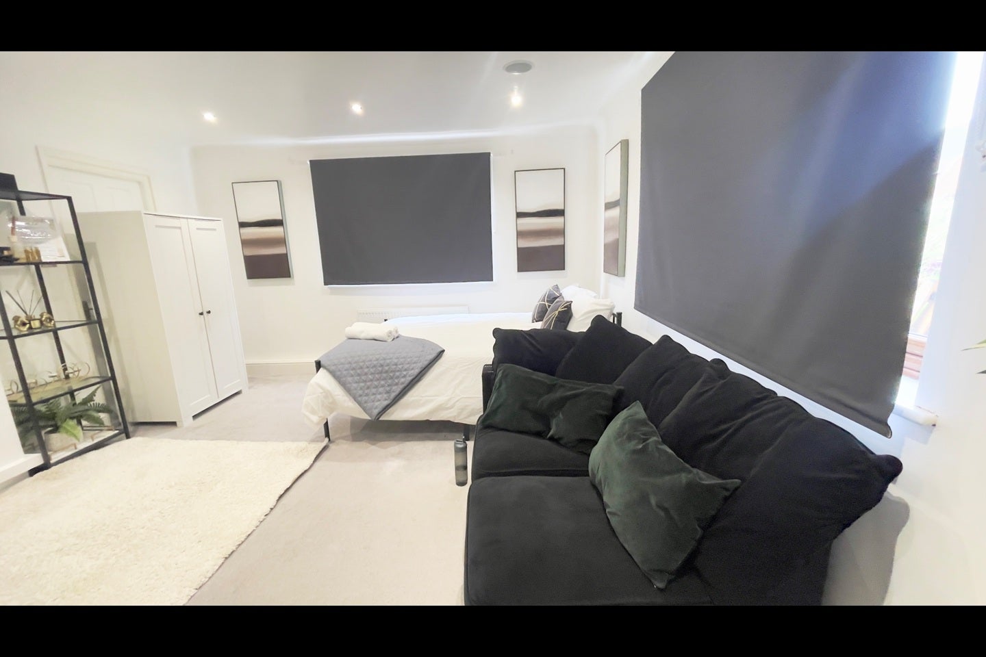 Room Holly Road in Wainscott